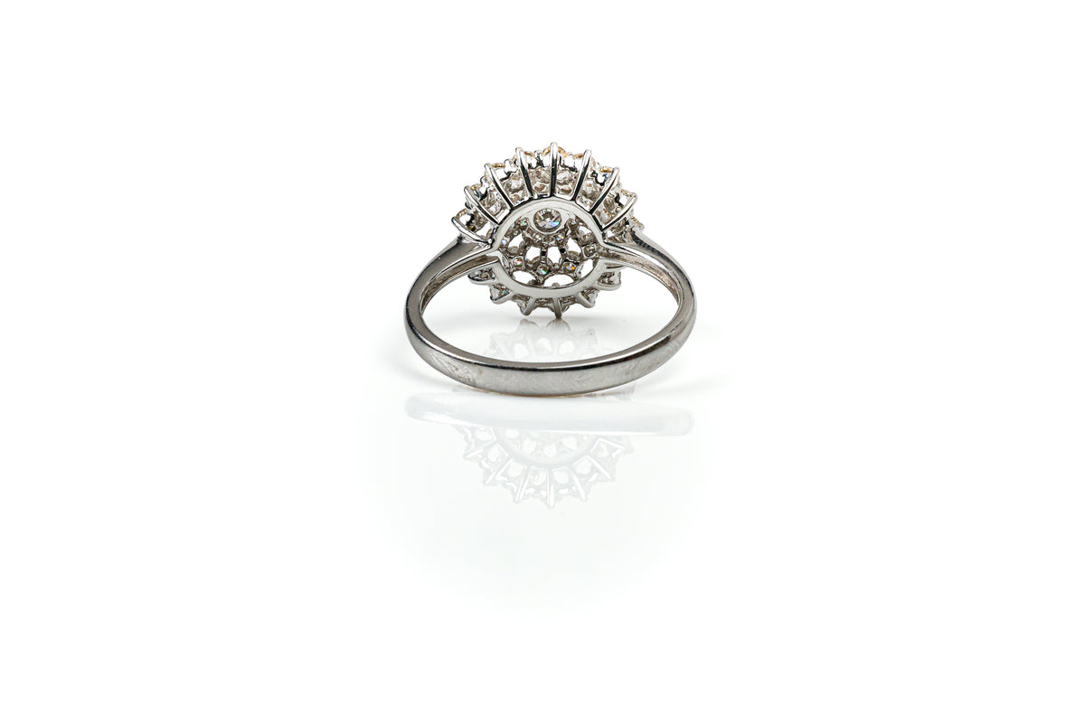 Anel Cluster Ouro Branco Diamantes