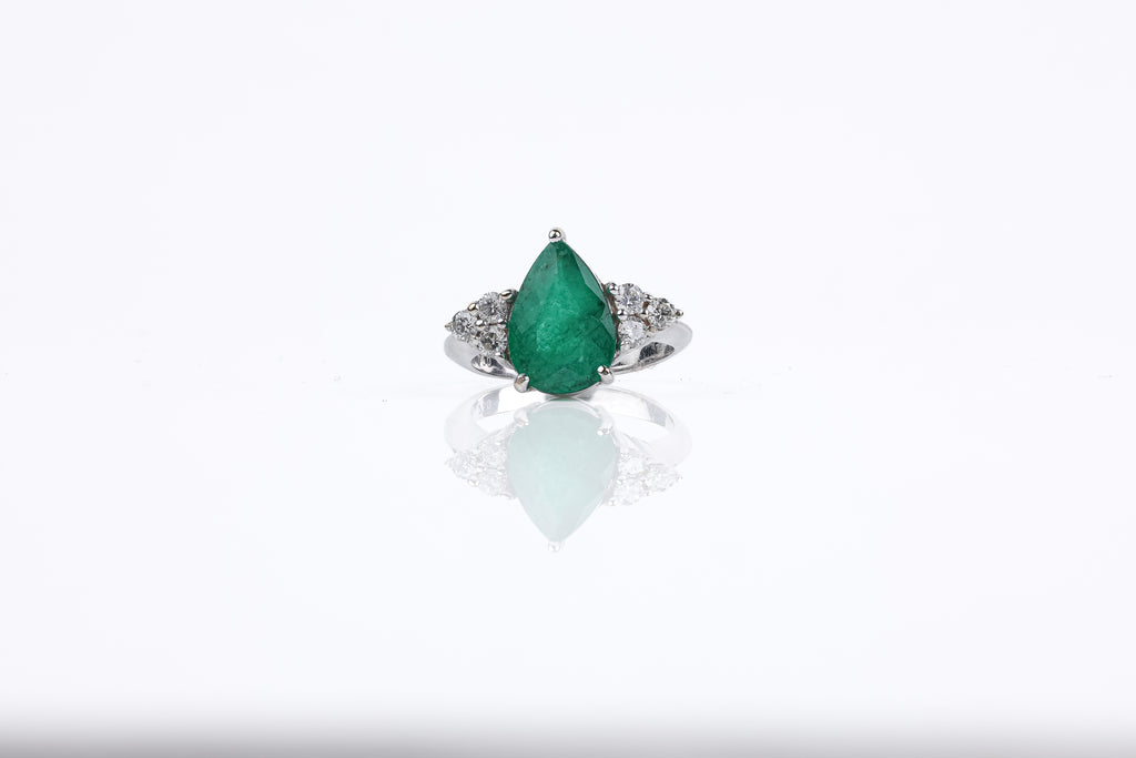 Anel Goutte Ouro Branco Esmeralda e Diamante